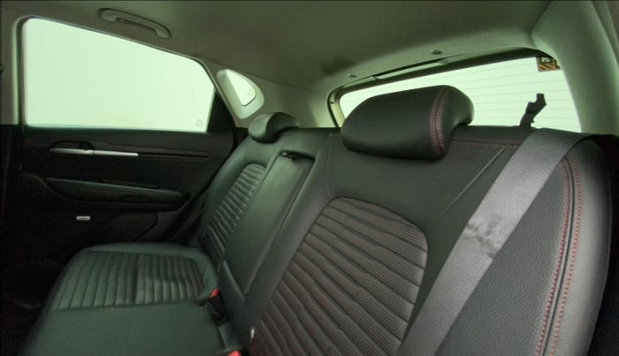 2020 KIA SONET GTX PLUS 1.5 MT DUAL TONE, Diesel, Manual, 39,742 km, Right Side Rear Door Cabin
