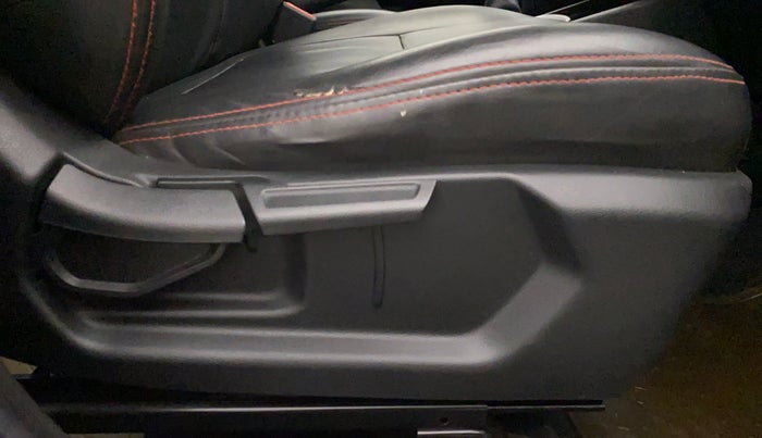 2019 Hyundai VENUE SX 1.0 TURBO, Petrol, Manual, 31,312 km, Driver Side Adjustment Panel