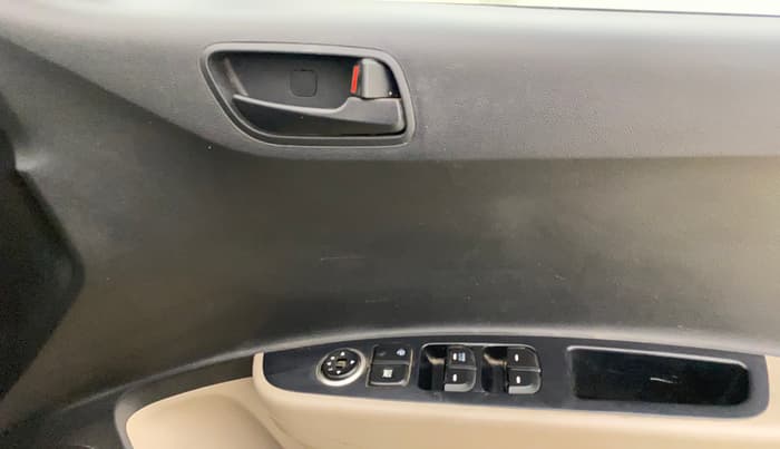 2017 Hyundai Grand i10 MAGNA 1.2 KAPPA VTVT, Petrol, Manual, 64,453 km, Driver Side Door Panels Control