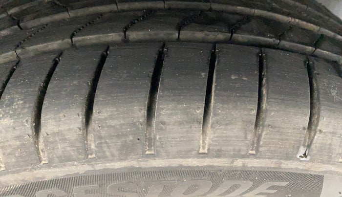 2021 Maruti Ciaz ALPHA 1.5 SHVS PETROL, Petrol, Manual, 84,151 km, Left Rear Tyre Tread