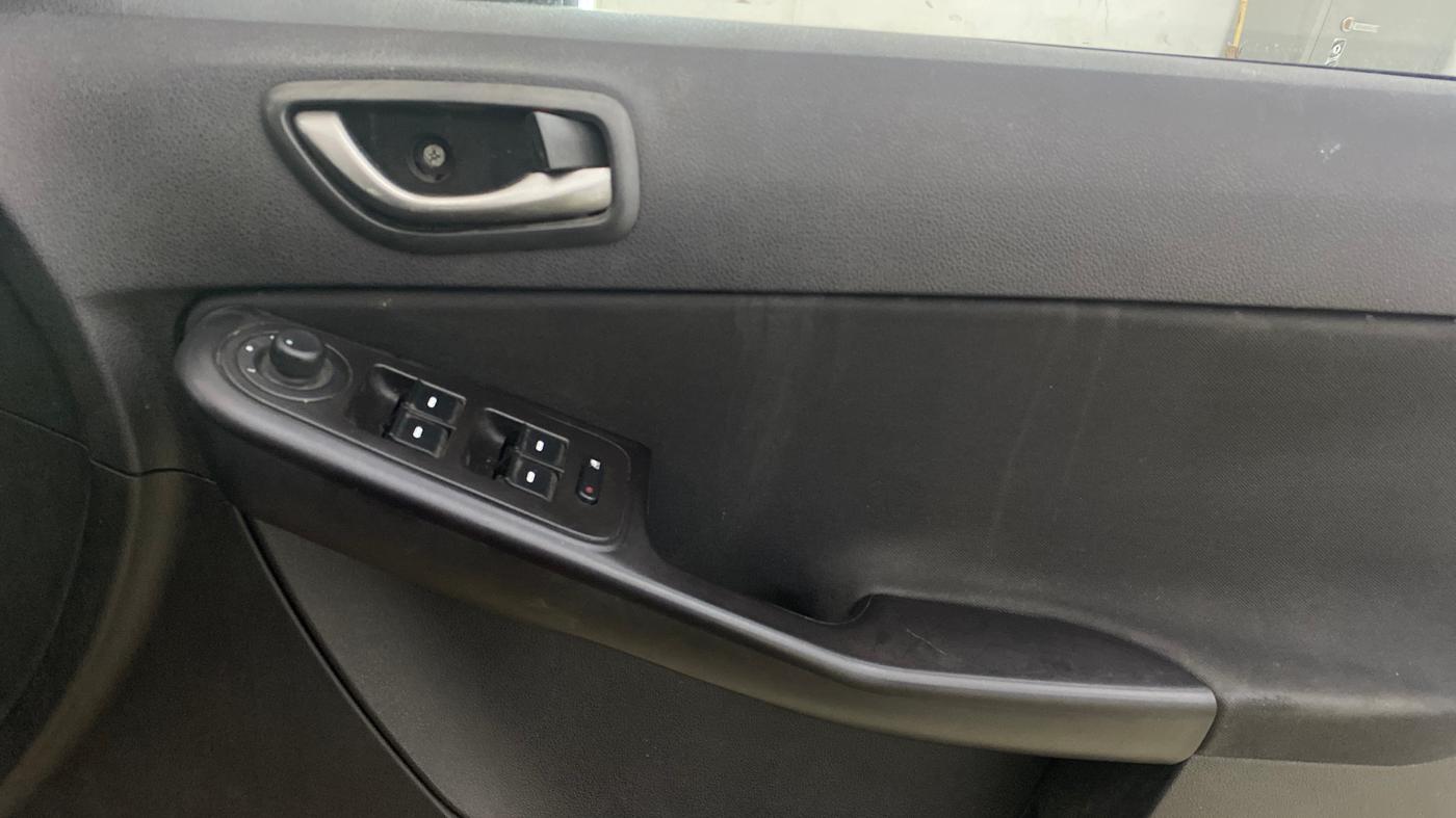 2015 Tata Zest XT PETROL, Petrol, Manual, 69,915 km, Driver Side Door Panels Control