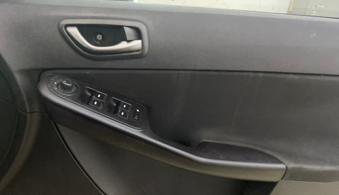 2015 Tata Zest XT PETROL, Petrol, Manual, 69,915 km, Driver Side Door Panels Control