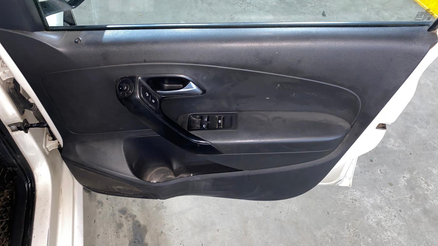 2018 Volkswagen Ameo COMFORTLINE 1.0L, Petrol, Manual, 76,093 km, Driver Side Door Panels Control