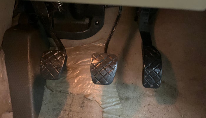 2015 Volkswagen Vento HIGHLINE 1.6 MPI, Petrol, Manual, 1,17,324 km, Pedals