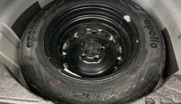 2015 Volkswagen Vento HIGHLINE 1.6 MPI, Petrol, Manual, 1,17,324 km, Spare Tyre