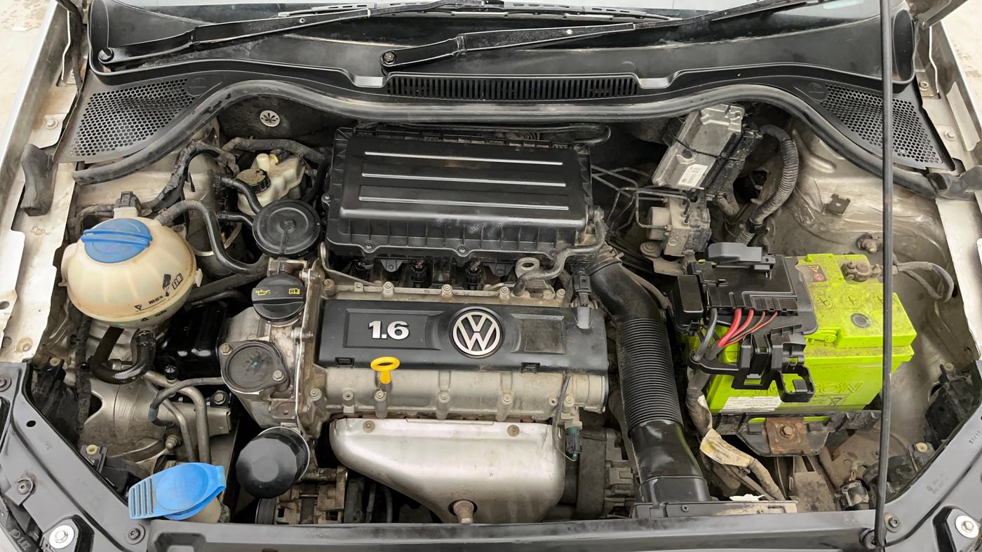 2015 Volkswagen Vento HIGHLINE 1.6 MPI, Petrol, Manual, 1,17,338 km, Engine View