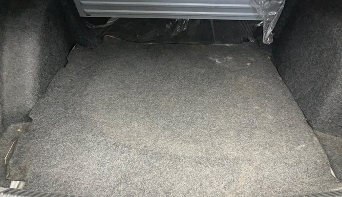 2015 Volkswagen Vento HIGHLINE 1.6 MPI, Petrol, Manual, 1,17,324 km, Boot Inside