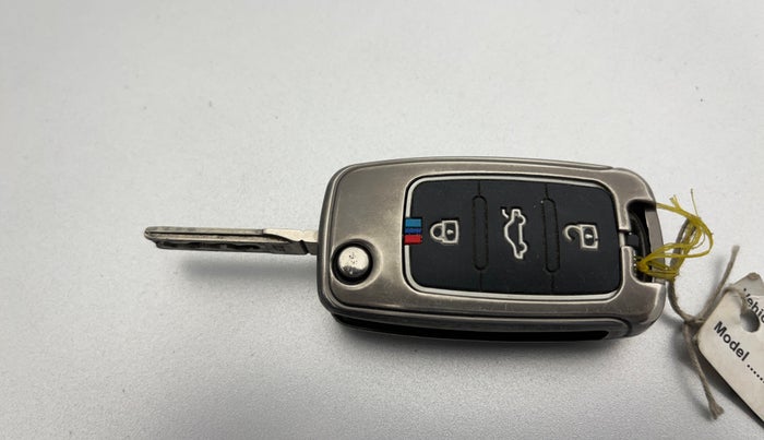 2015 Volkswagen Vento HIGHLINE 1.6 MPI, Petrol, Manual, 1,17,324 km, Key Close Up