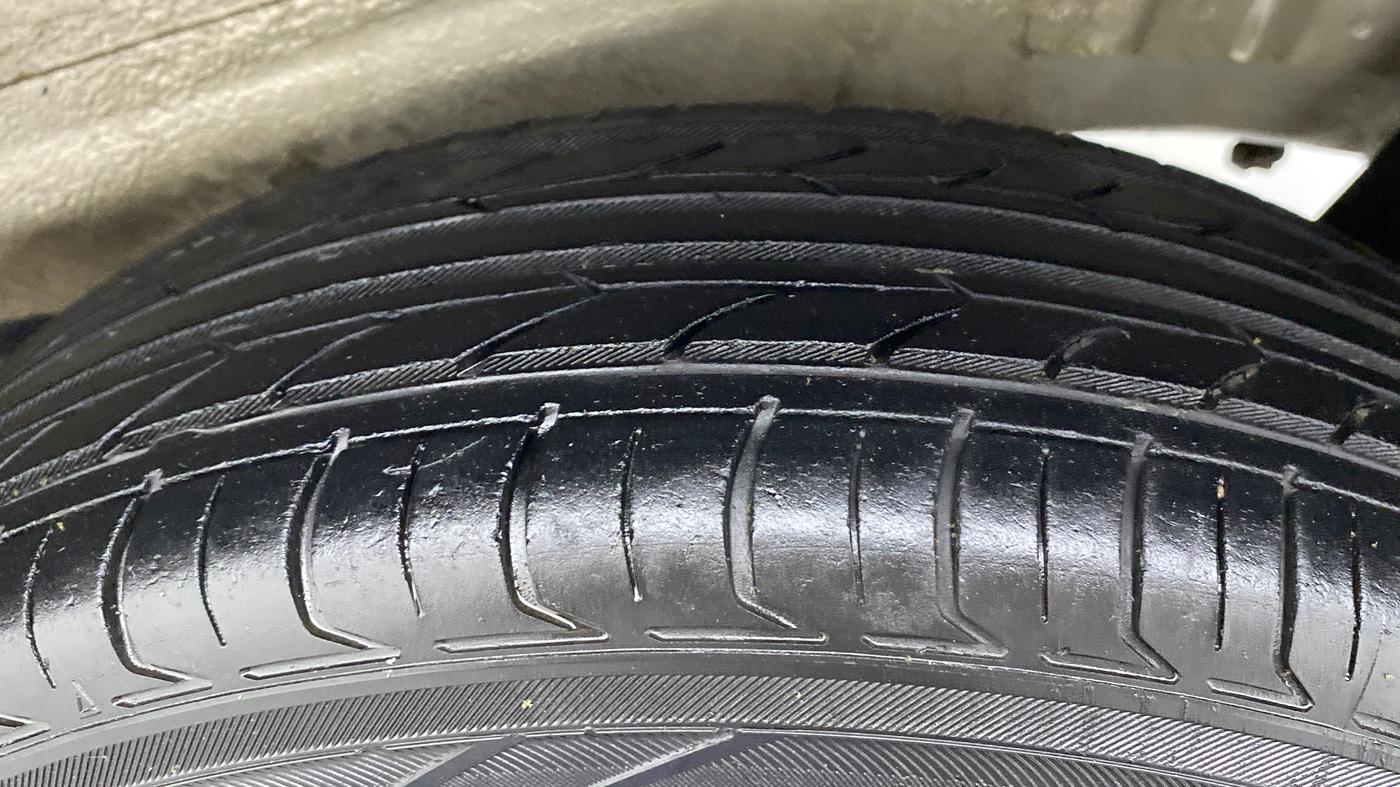 2014 Maruti Wagon R 1.0 VXI, Petrol, Manual, 54,462 km, Left Rear Tyre Tread