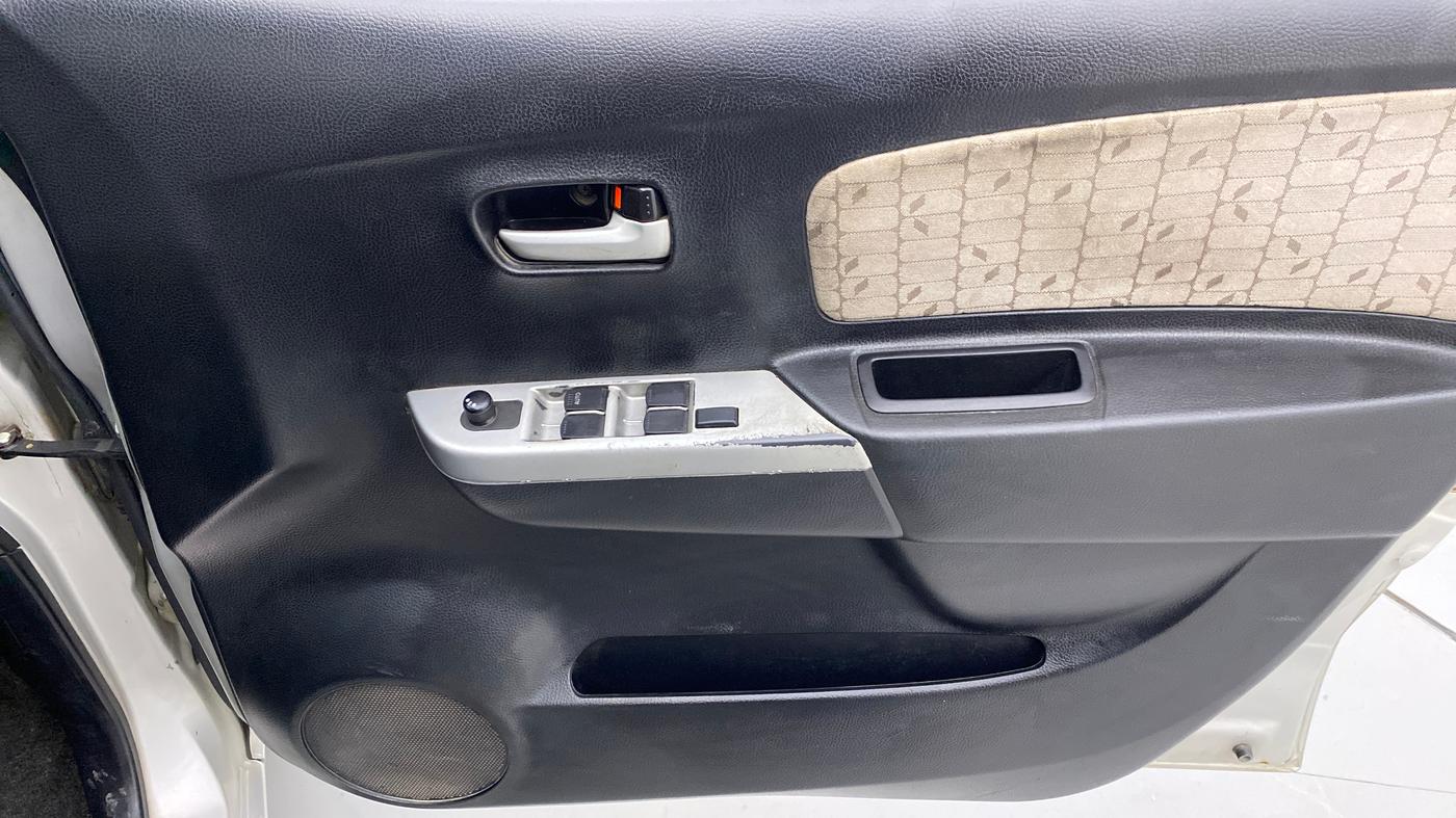 2014 Maruti Wagon R 1.0 VXI, Petrol, Manual, 54,462 km, Driver Side Door Panels Control
