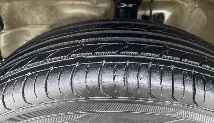 2014 Maruti Wagon R 1.0 VXI, Petrol, Manual, 54,462 km, Left Front Tyre Tread
