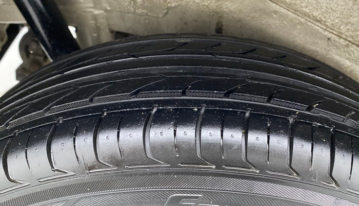 2014 Maruti Wagon R 1.0 VXI, Petrol, Manual, 54,462 km, Right Rear Tyre Tread