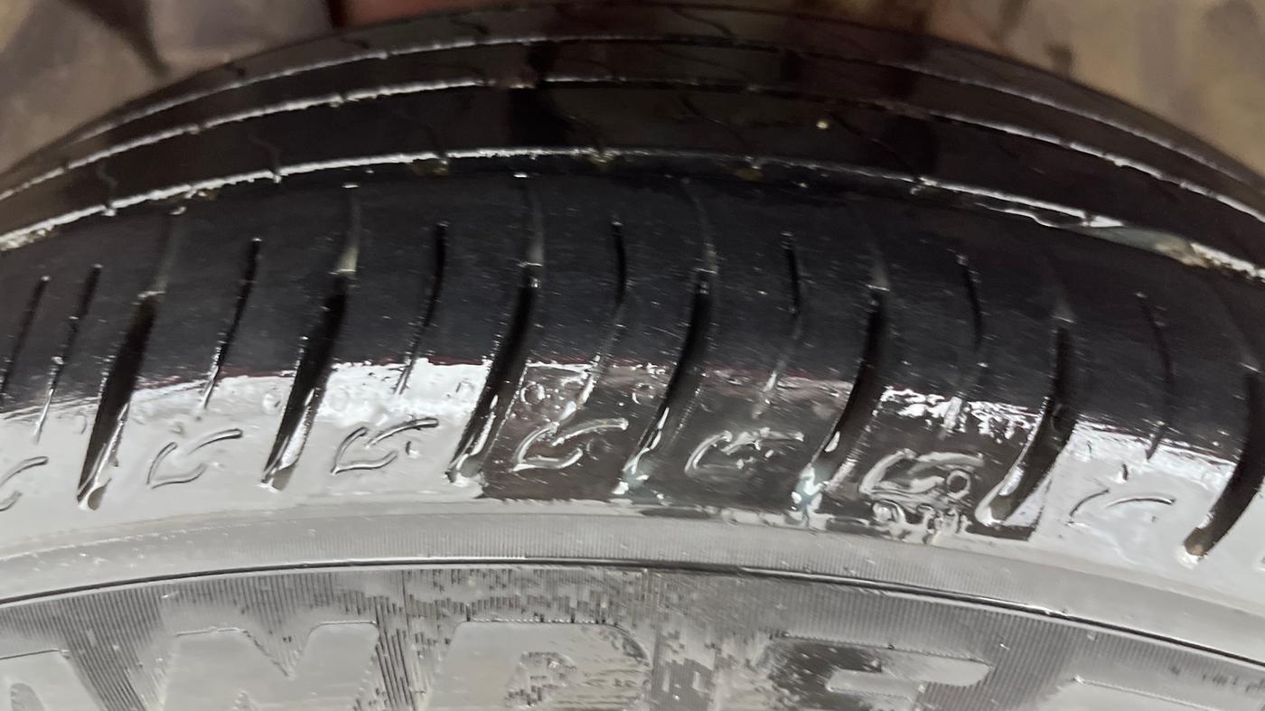 2021 Ford Ecosport TITANIUM 1.5L DIESEL, Diesel, Manual, 89,975 km, Left Front Tyre Tread