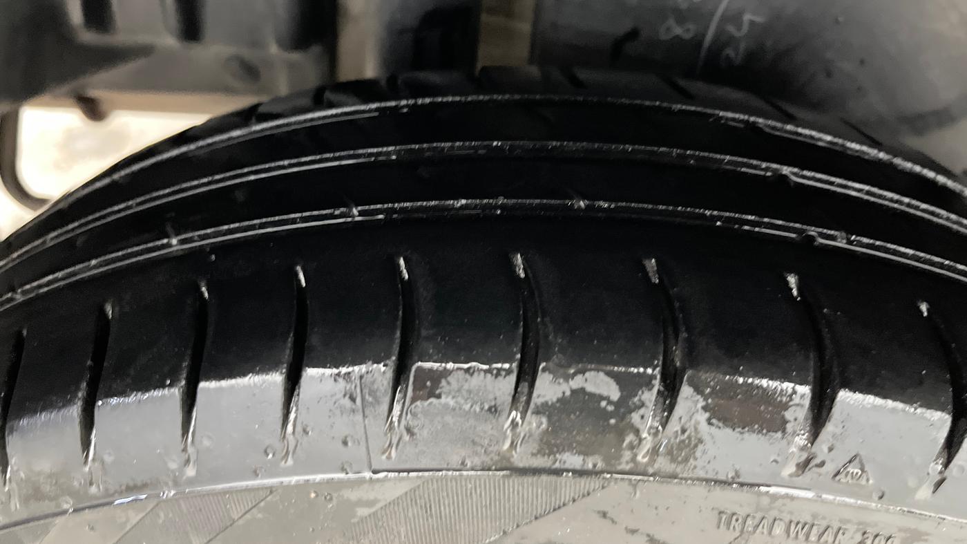 2015 Maruti Swift Dzire VXI, Petrol, Manual, 97,553 km, Right Rear Tyre Tread
