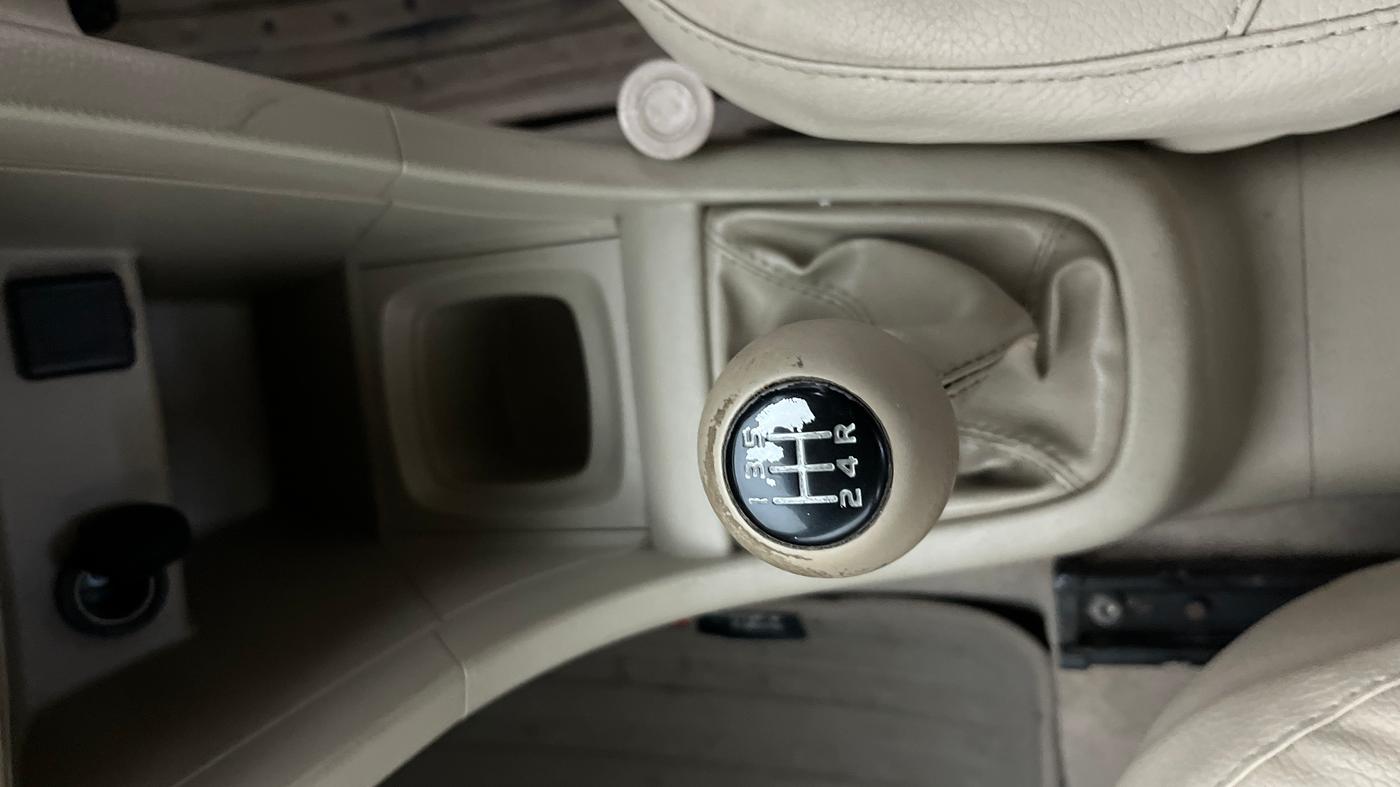2015 Maruti Swift Dzire VXI, Petrol, Manual, 97,553 km, Gear Lever