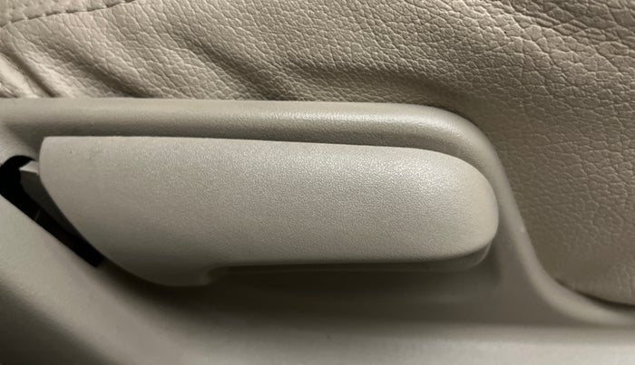 2015 Maruti Swift Dzire VXI, Petrol, Manual, 97,553 km, Driver Side Adjustment Panel