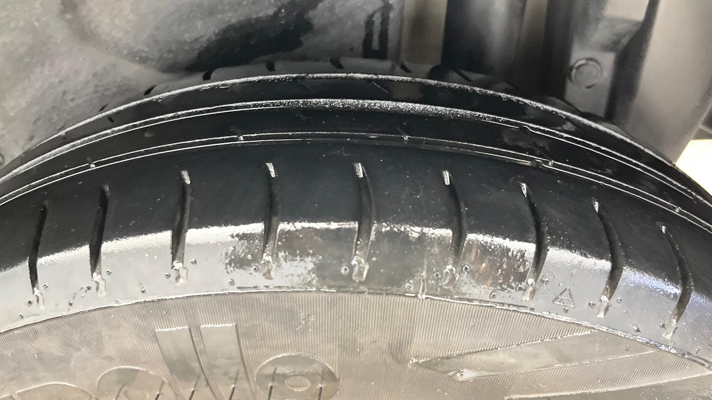 2015 Maruti Swift Dzire VXI, Petrol, Manual, 97,553 km, Left Rear Tyre Tread