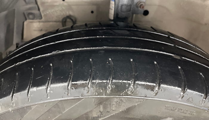 2015 Maruti Swift Dzire VXI, Petrol, Manual, 97,553 km, Left Front Tyre Tread