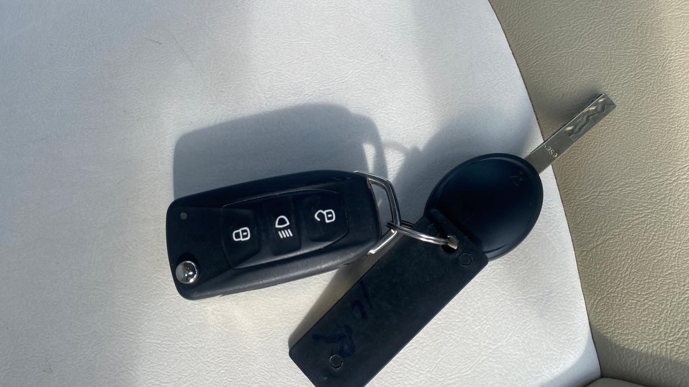 2024 Tata TIGOR XZ PETROL, Petrol, Manual, 7,311 km, Key Close Up