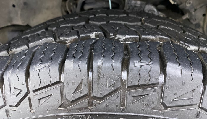 2017 Ford Endeavour 2.2l 4X2 AT Trend, Diesel, Automatic, 61,464 km, Left Front Tyre Tread
