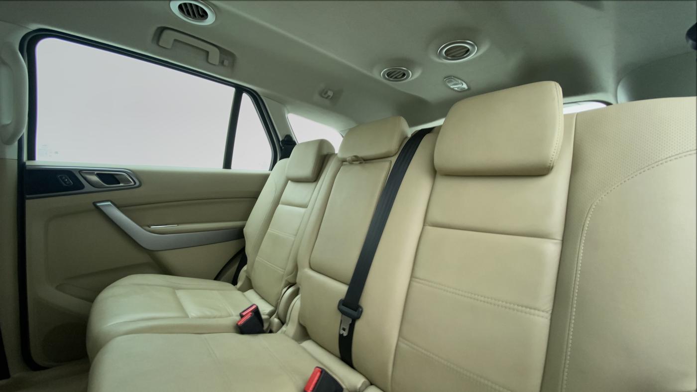 2017 Ford Endeavour 2.2l 4X2 AT Trend, Diesel, Automatic, 61,464 km, Right Side Rear Door Cabin