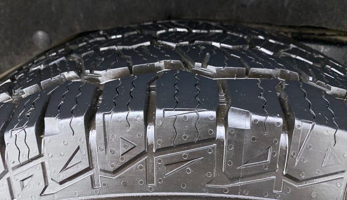 2017 Ford Endeavour 2.2l 4X2 AT Trend, Diesel, Automatic, 61,464 km, Left Rear Tyre Tread