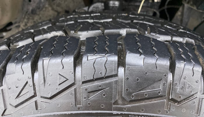 2017 Ford Endeavour 2.2l 4X2 AT Trend, Diesel, Automatic, 61,464 km, Right Front Tyre Tread