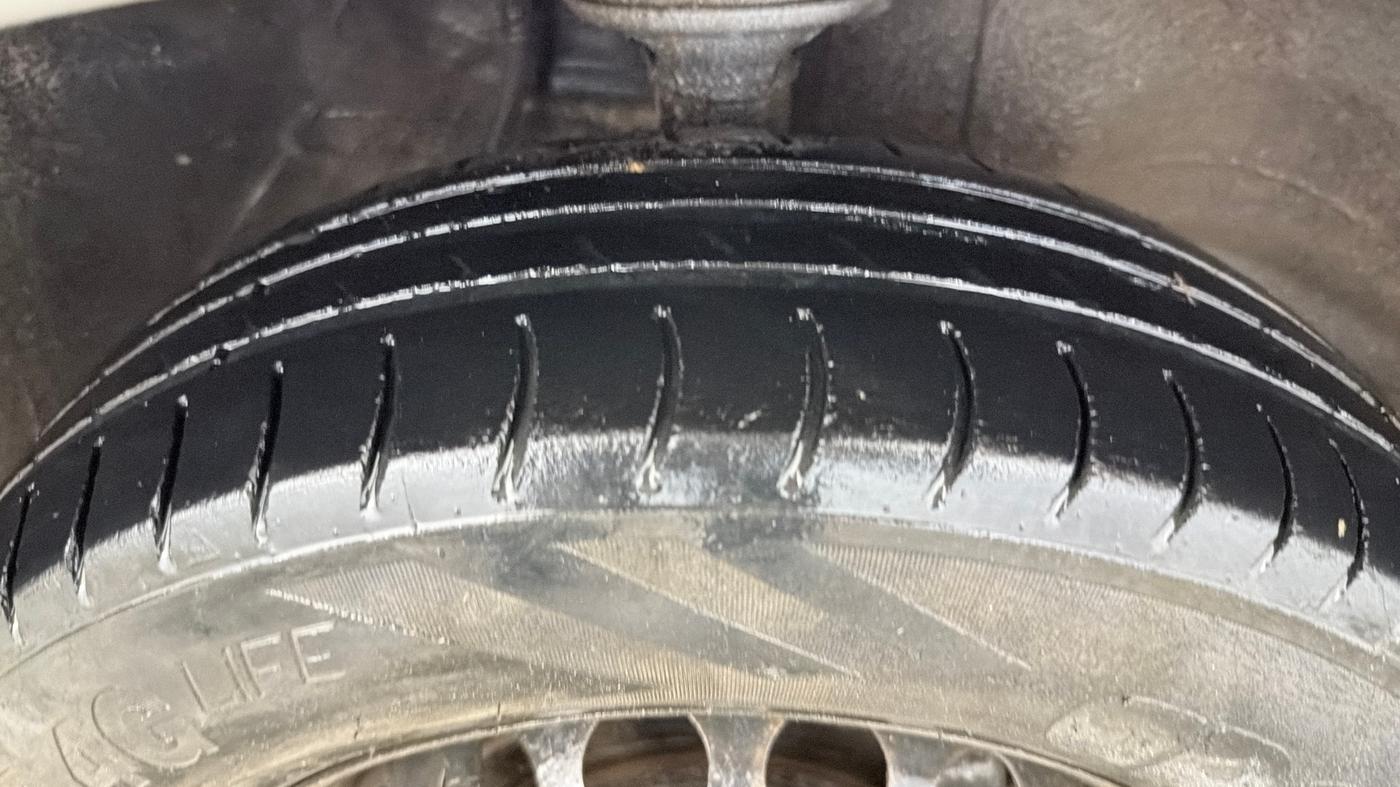 2016 Maruti Alto 800 LXI, CNG, Manual, 60,696 km, Right Front Tyre Tread
