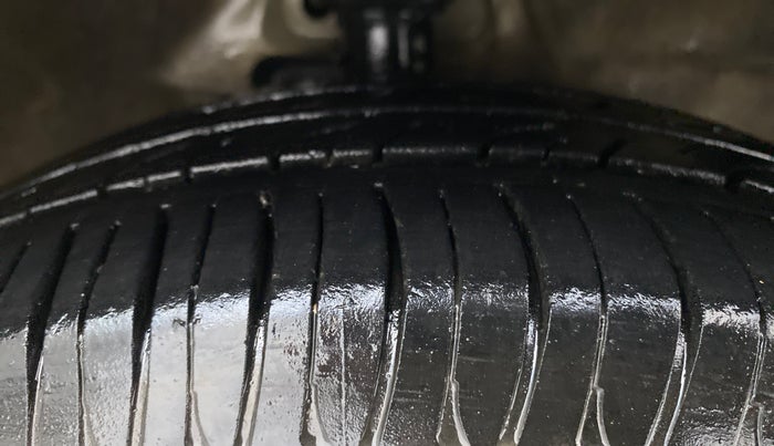 2015 Maruti Celerio VXI CNG D, CNG, Manual, 93,598 km, Right Front Tyre Tread