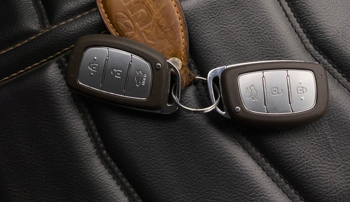 2020 Hyundai AURA SX PLUS 1.2 AMT, Petrol, Automatic, 27,743 km, Key Close Up