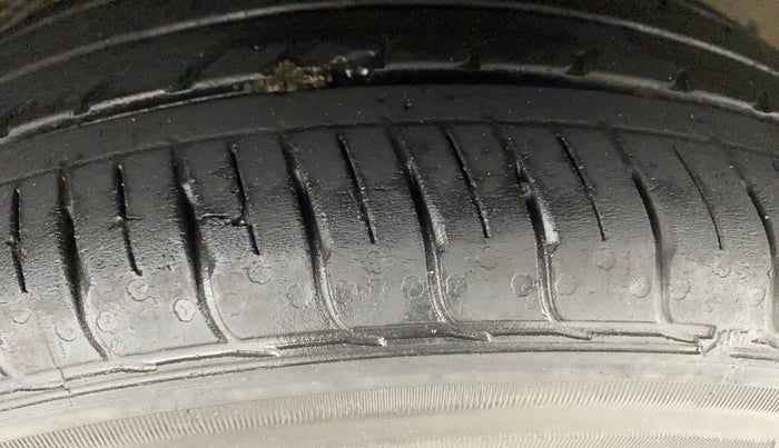 2020 Hyundai AURA SX PLUS 1.2 AMT, Petrol, Automatic, 27,743 km, Right Front Tyre Tread