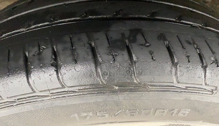 2020 Hyundai AURA SX PLUS 1.2 AMT, Petrol, Automatic, 27,743 km, Right Rear Tyre Tread