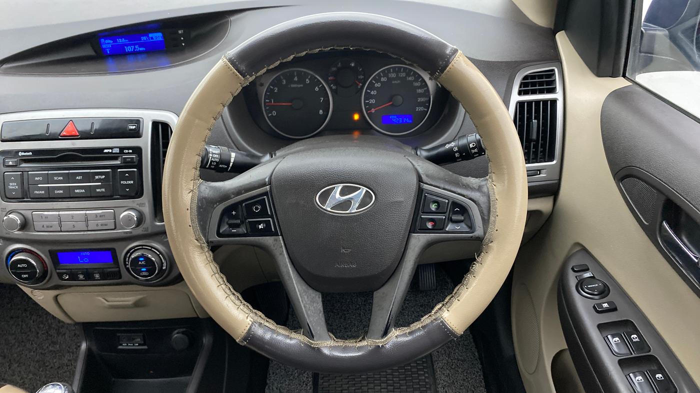 2014 Hyundai i20 SPORTZ 1.2, Petrol, Manual, 42,314 km, Steering Wheel Close Up
