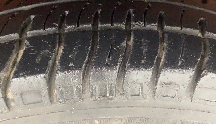 2015 Maruti Alto 800 VXI, Petrol, Manual, 20,804 km, Right Front Tyre Tread