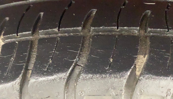 2015 Maruti Alto 800 VXI, Petrol, Manual, 20,804 km, Right Rear Tyre Tread