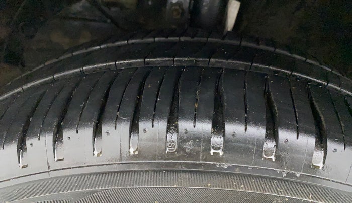 2016 Maruti Baleno DELTA PETROL 1.2, Petrol, Manual, 1,03,333 km, Left Front Tyre Tread