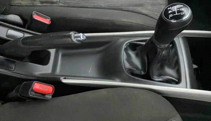 2016 Maruti Baleno DELTA PETROL 1.2, Petrol, Manual, 1,03,333 km, Gear Lever