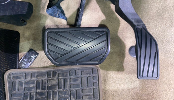 2019 Maruti Ciaz ALPHA  AT 1.5 SHVS PETROL, Petrol, Automatic, 55,677 km, Pedals