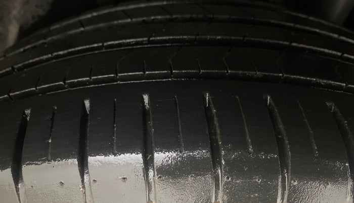 2019 Maruti Ciaz ALPHA  AT 1.5 SHVS PETROL, Petrol, Automatic, 55,677 km, Left Rear Tyre Tread