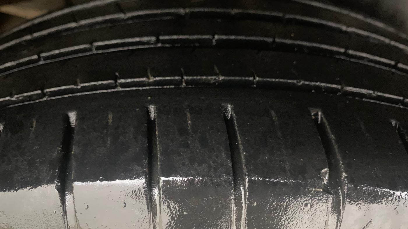2019 Maruti Ciaz ALPHA  AT 1.5 SHVS PETROL, Petrol, Automatic, 55,677 km, Right Rear Tyre Tread