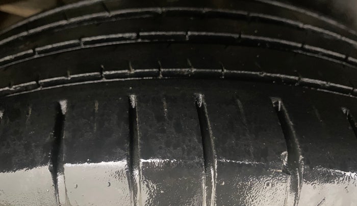 2019 Maruti Ciaz ALPHA  AT 1.5 SHVS PETROL, Petrol, Automatic, 55,677 km, Right Rear Tyre Tread