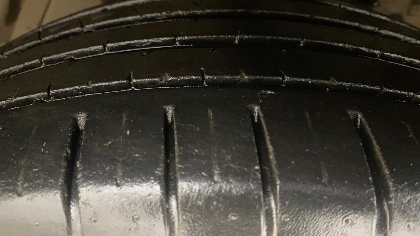 2019 Maruti Ciaz ALPHA  AT 1.5 SHVS PETROL, Petrol, Automatic, 55,677 km, Left Front Tyre Tread