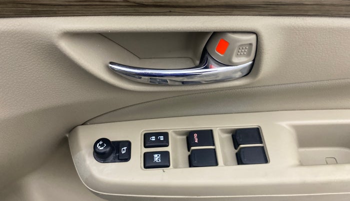 2019 Maruti Ciaz ALPHA  AT 1.5 SHVS PETROL, Petrol, Automatic, 55,677 km, Driver Side Door Panels Control