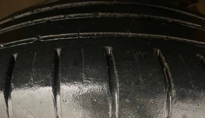 2019 Maruti Ciaz ALPHA  AT 1.5 SHVS PETROL, Petrol, Automatic, 55,677 km, Right Front Tyre Tread