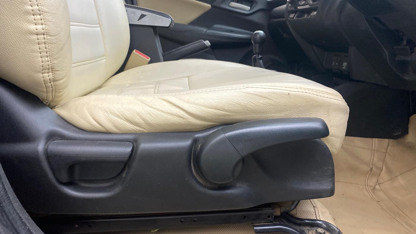 2018 Honda Jazz 1.2L I-VTEC SV, Petrol, Manual, 1,32,805 km, Driver Side Adjustment Panel