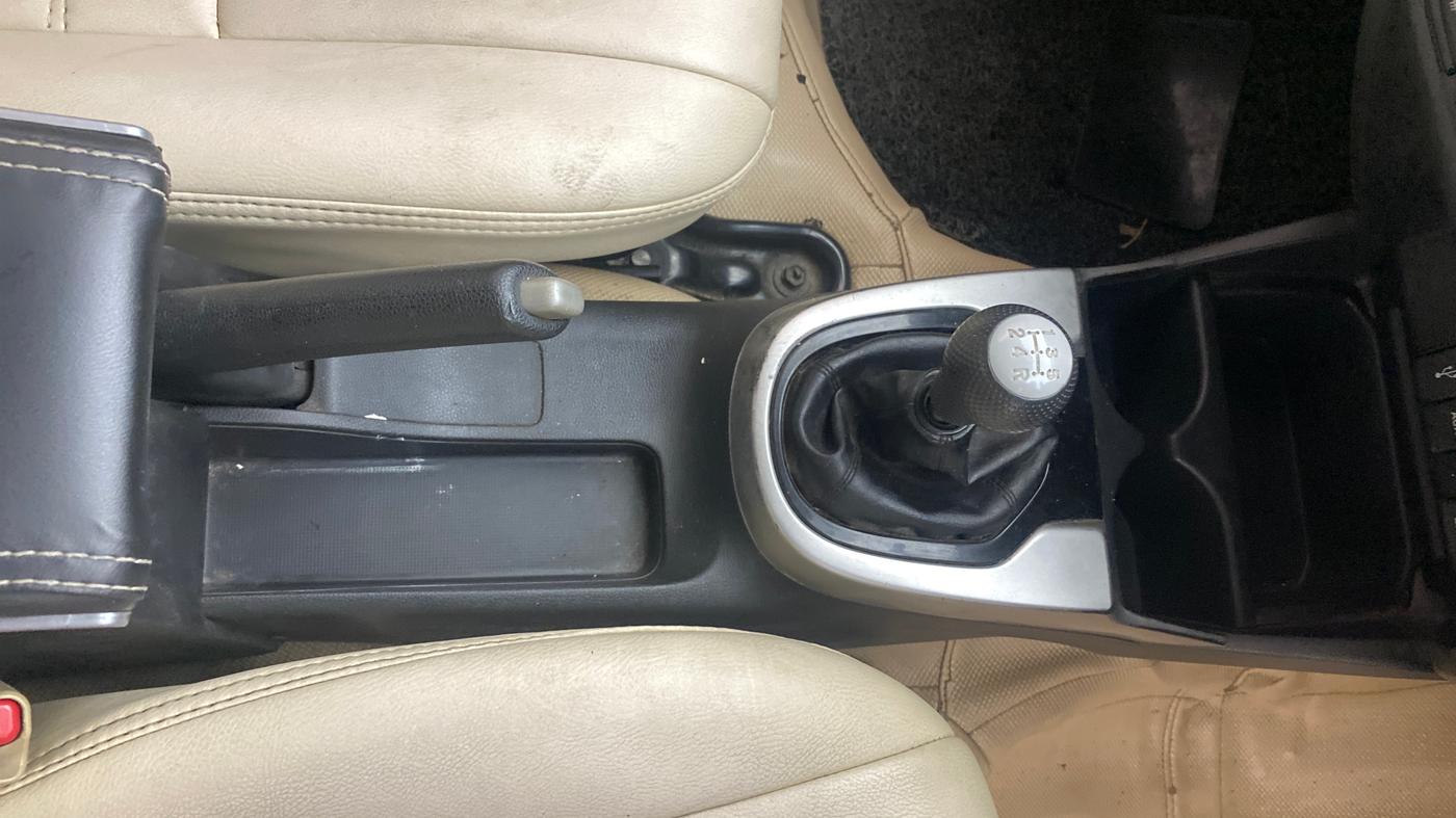 2018 Honda Jazz 1.2L I-VTEC SV, Petrol, Manual, 1,32,805 km, Gear Lever