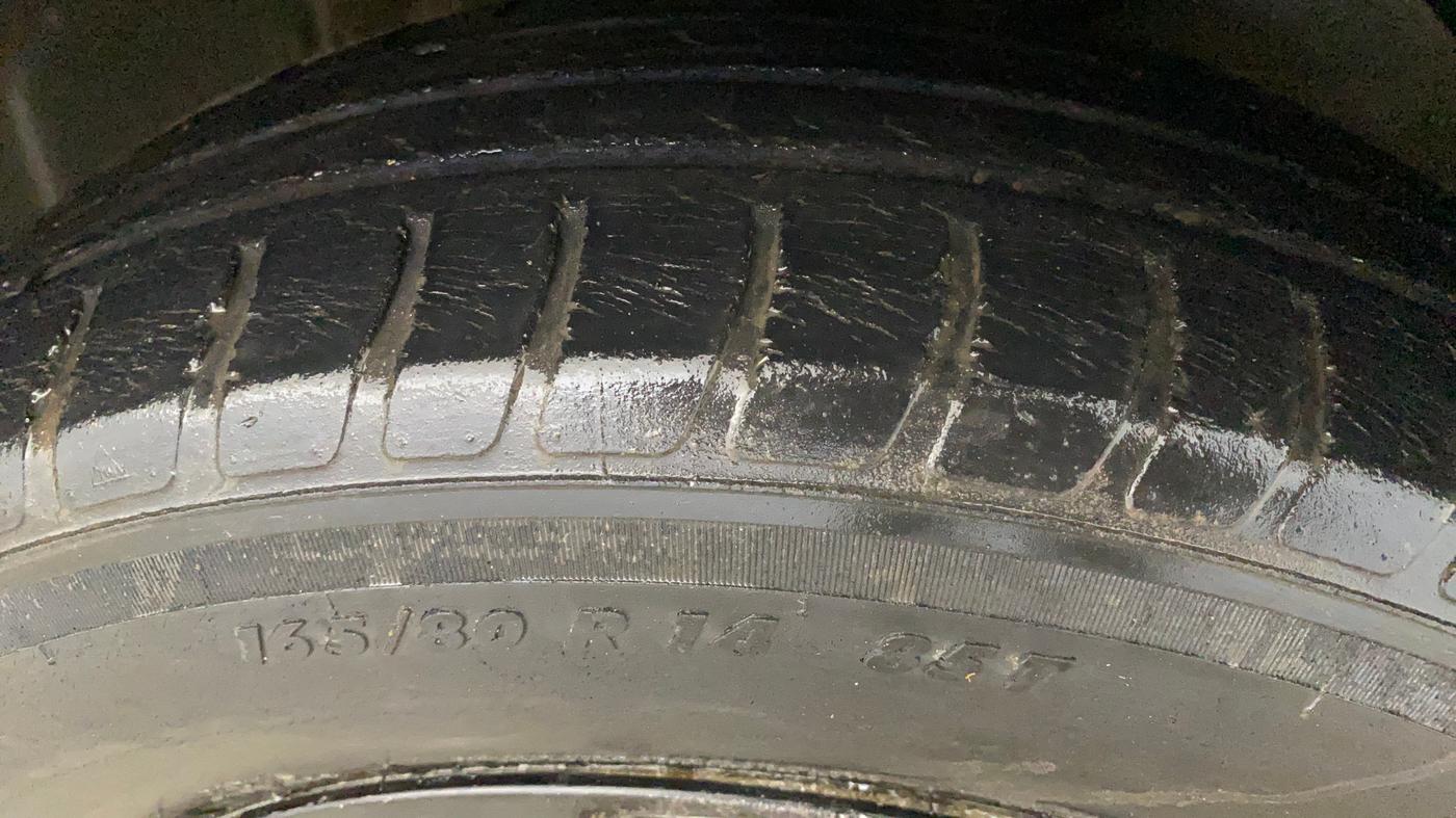 2020 Maruti Dzire LXI, CNG, Manual, 32,076 km, Right Front Tyre Tread