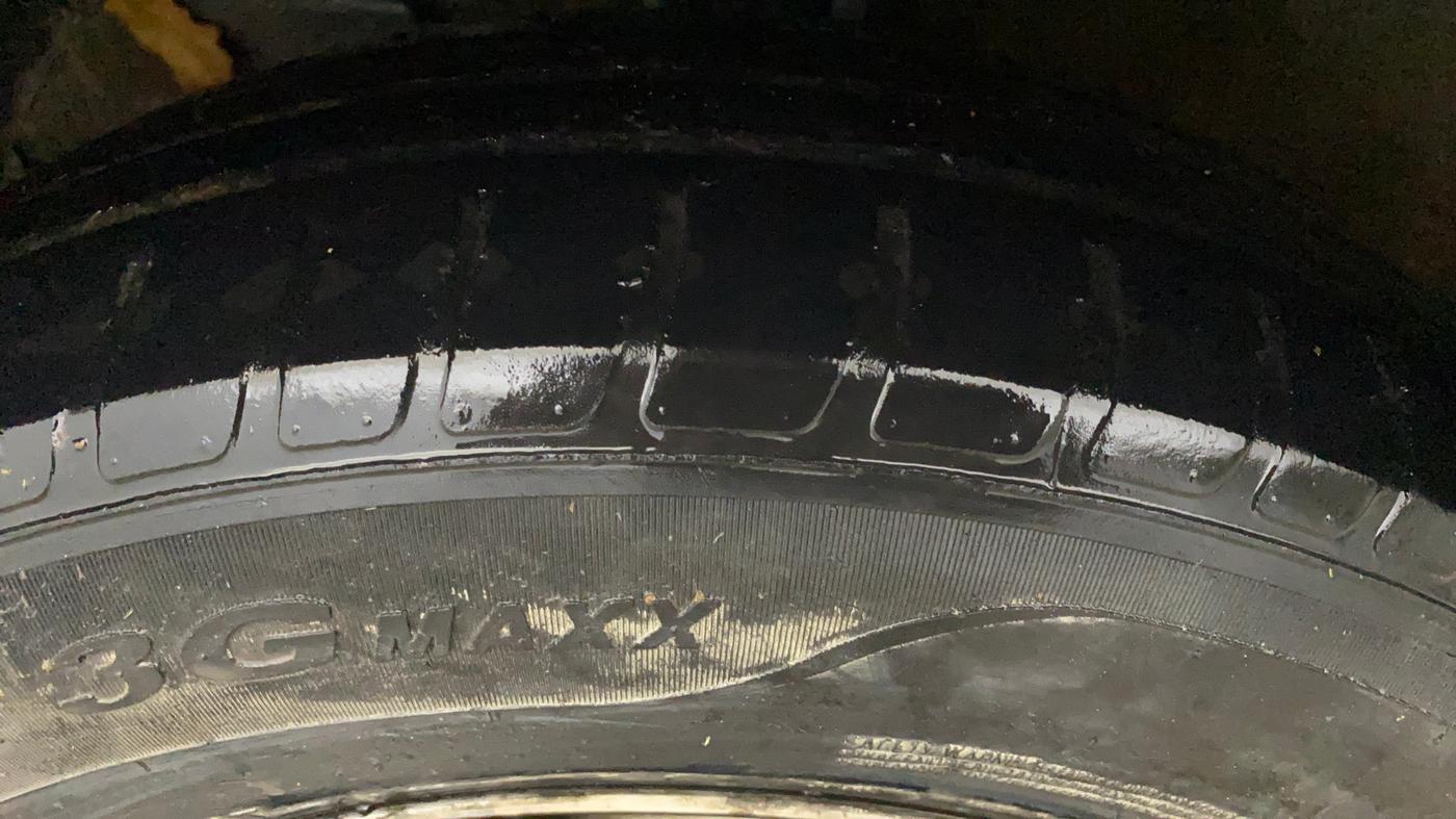 2020 Maruti Dzire LXI, CNG, Manual, 32,076 km, Left Front Tyre Tread