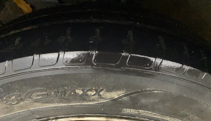 2020 Maruti Dzire LXI, CNG, Manual, 32,076 km, Left Front Tyre Tread