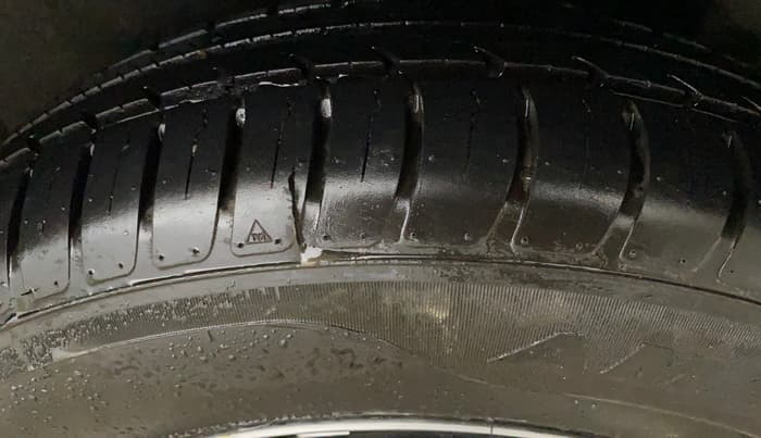 2020 Maruti Dzire LXI, CNG, Manual, 32,076 km, Left Rear Tyre Tread